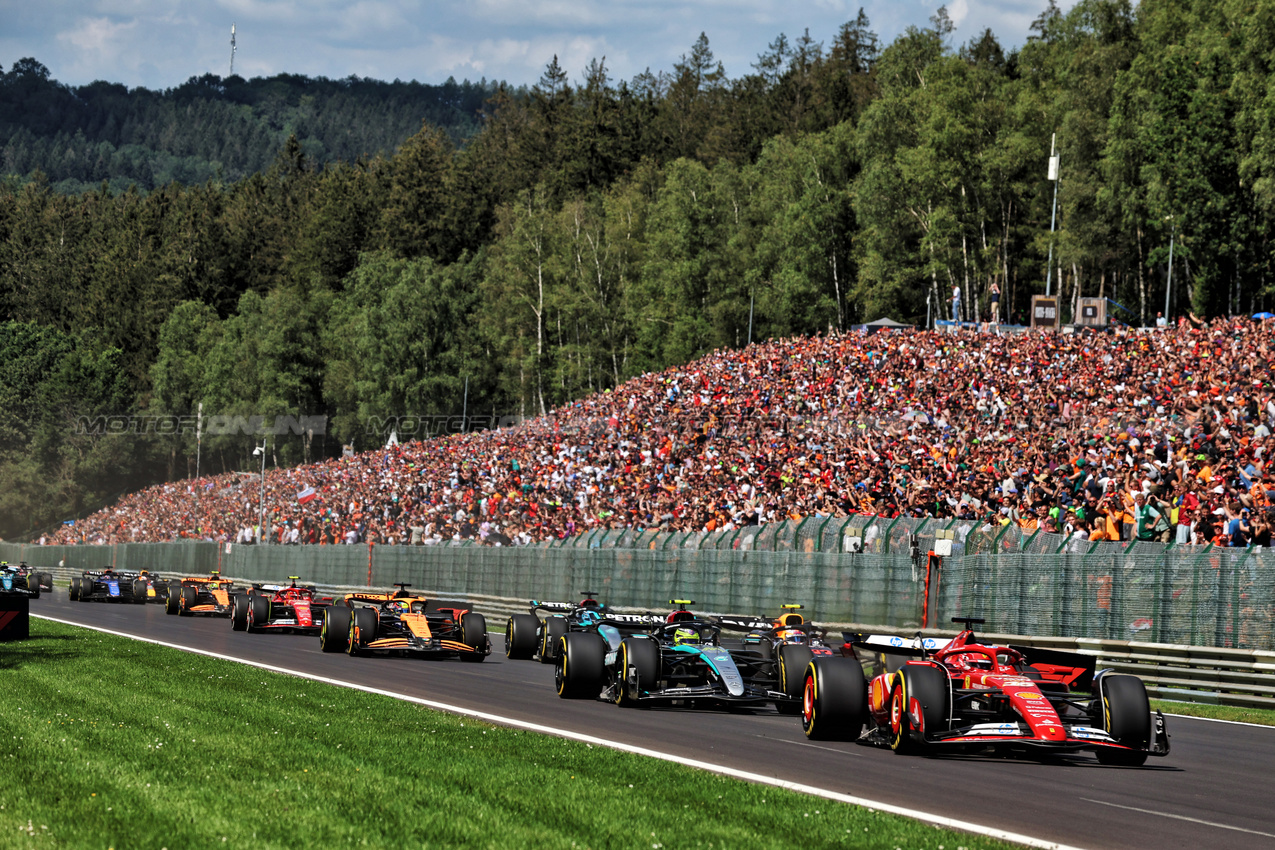 GP BELGIO, Charles Leclerc (MON) Ferrari SF-24 davanti a at the partenza of the race.

28.07.2024. Formula 1 World Championship, Rd 14, Belgian Grand Prix, Spa Francorchamps, Belgium, Gara Day.

- www.xpbimages.com, EMail: requests@xpbimages.com © Copyright: Rew / XPB Images