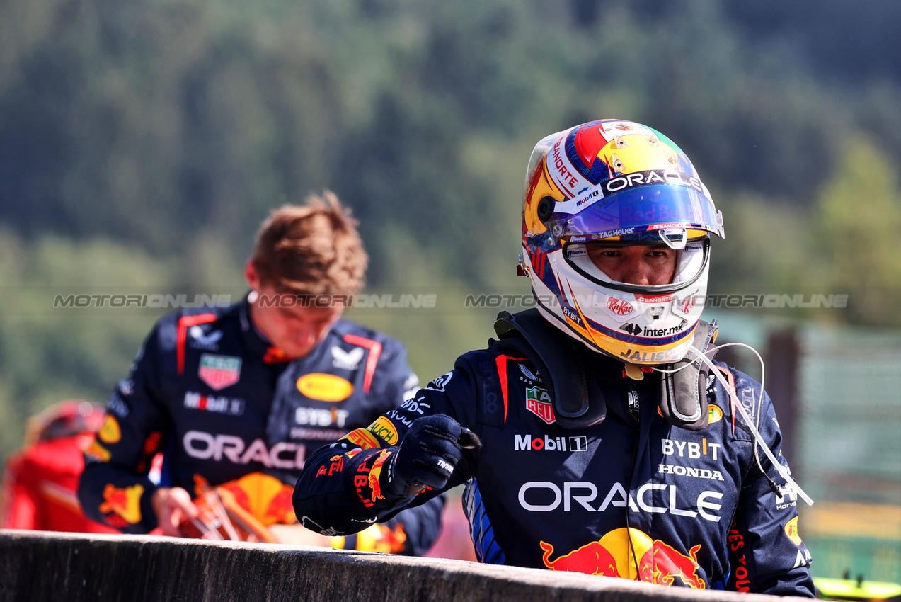 GP BELGIO, Sergio Perez (MEX) Red Bull Racing in parc ferme.

28.07.2024. Formula 1 World Championship, Rd 14, Belgian Grand Prix, Spa Francorchamps, Belgium, Gara Day.

- www.xpbimages.com, EMail: requests@xpbimages.com © Copyright: Rew / XPB Images