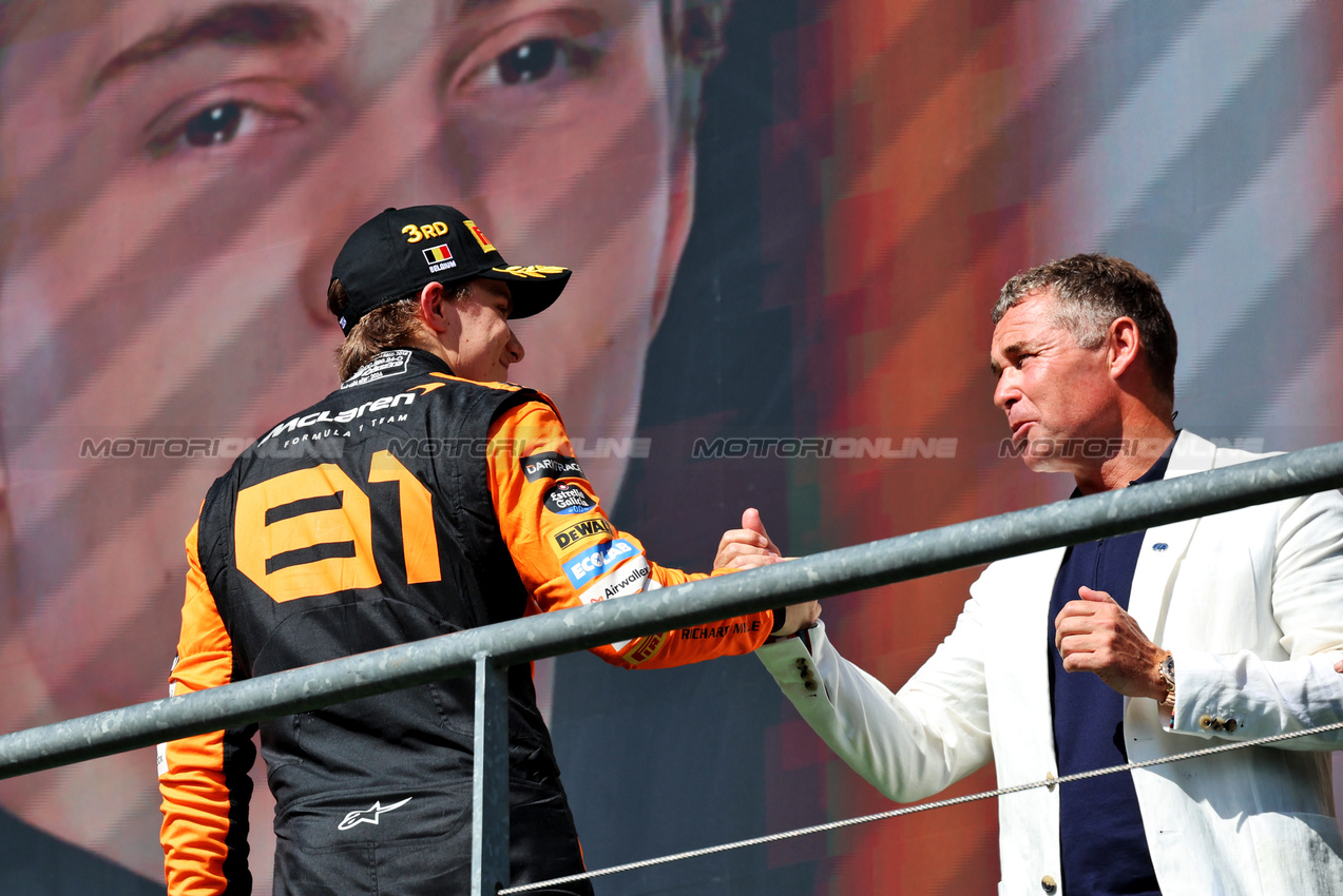 GP BELGIO, Oscar Piastri (AUS) McLaren celebrates his third position on the podium with Tom Kristensen (DEN) FIA Drivers' Commission President.

28.07.2024. Formula 1 World Championship, Rd 14, Belgian Grand Prix, Spa Francorchamps, Belgium, Gara Day.

- www.xpbimages.com, EMail: requests@xpbimages.com © Copyright: Rew / XPB Images