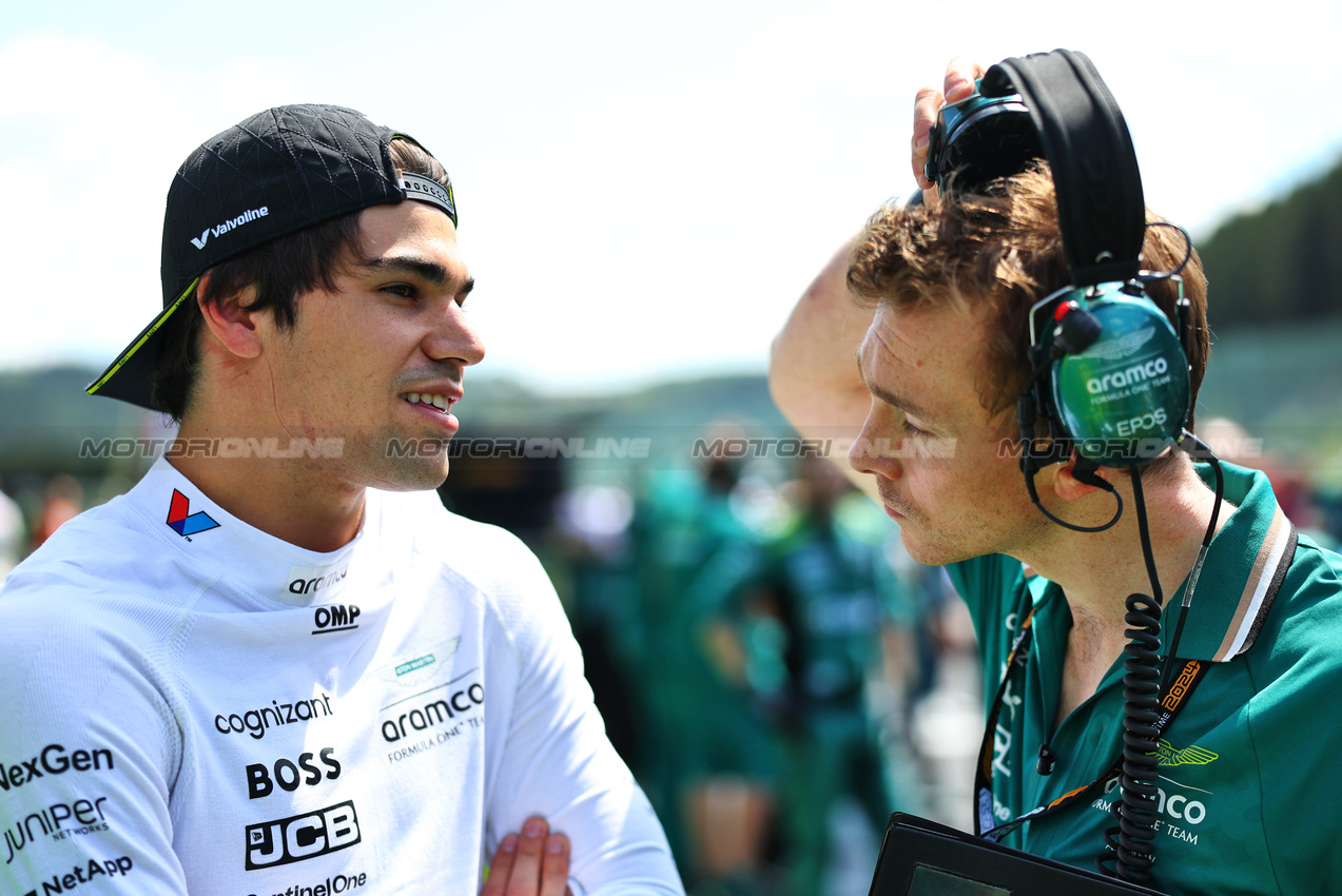 GP BELGIO, (L to R): Lance Stroll (CDN) Aston Martin F1 Team with Andrew Vizard (GBR) Aston Martin F1 Team Gara Enginner on the grid.

28.07.2024. Formula 1 World Championship, Rd 14, Belgian Grand Prix, Spa Francorchamps, Belgium, Gara Day.

- www.xpbimages.com, EMail: requests@xpbimages.com © Copyright: Charniaux / XPB Images