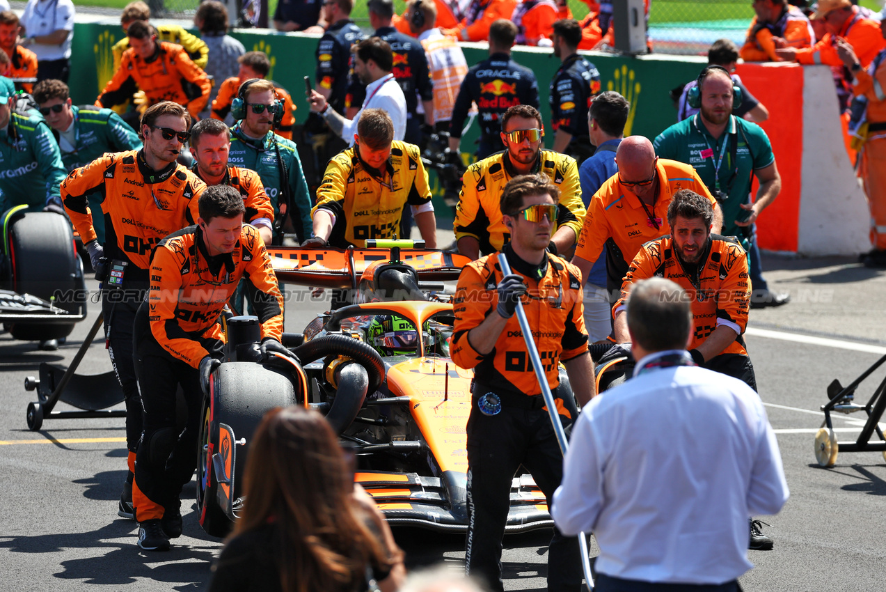 GP BELGIO, Lando Norris (GBR) McLaren MCL38 on the grid.

28.07.2024. Formula 1 World Championship, Rd 14, Belgian Grand Prix, Spa Francorchamps, Belgium, Gara Day.

 - www.xpbimages.com, EMail: requests@xpbimages.com © Copyright: Coates / XPB Images