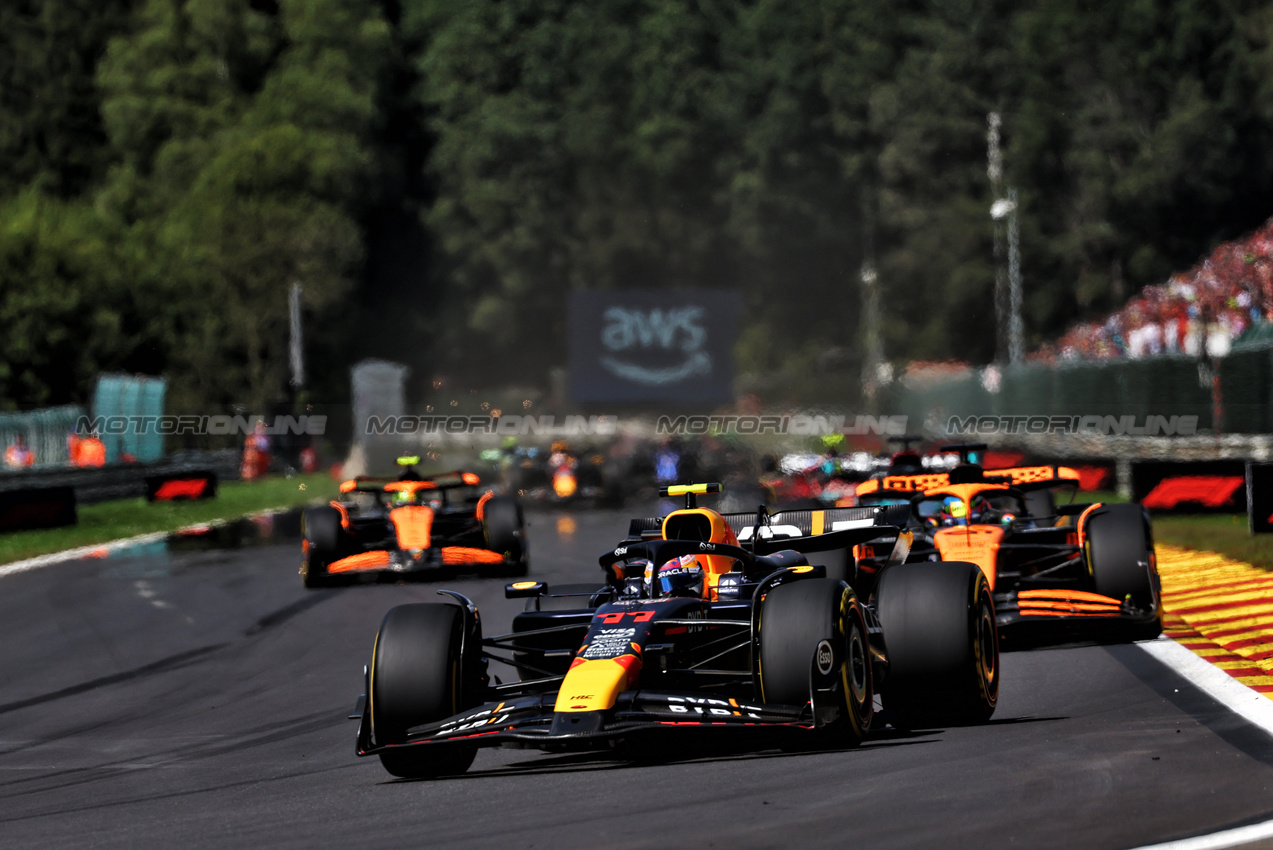 GP BELGIO, Sergio Perez (MEX) Red Bull Racing RB20.

28.07.2024. Formula 1 World Championship, Rd 14, Belgian Grand Prix, Spa Francorchamps, Belgium, Gara Day.

 - www.xpbimages.com, EMail: requests@xpbimages.com © Copyright: Coates / XPB Images