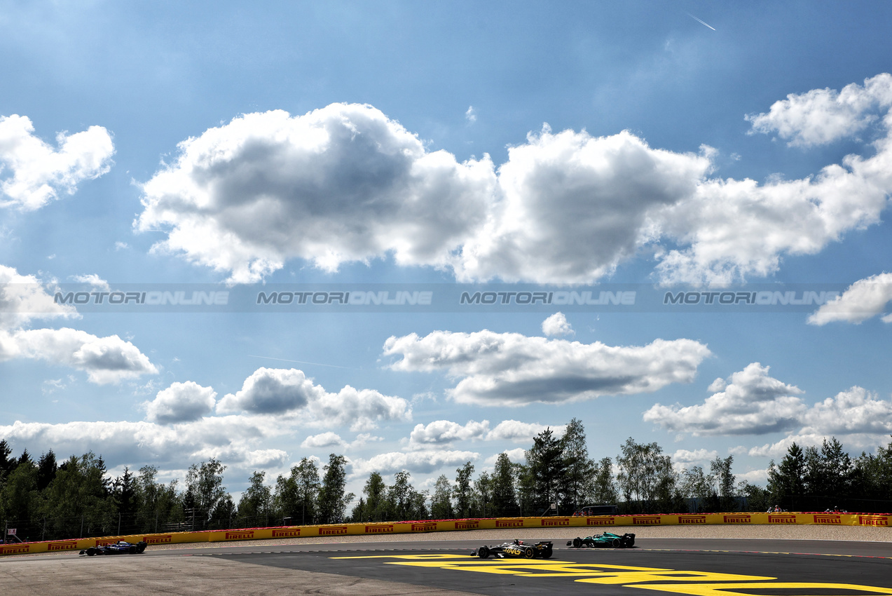 GP BELGIO, Nico Hulkenberg (GER) Haas VF-24 runs wide.

28.07.2024. Formula 1 World Championship, Rd 14, Belgian Grand Prix, Spa Francorchamps, Belgium, Gara Day.

 - www.xpbimages.com, EMail: requests@xpbimages.com © Copyright: Coates / XPB Images