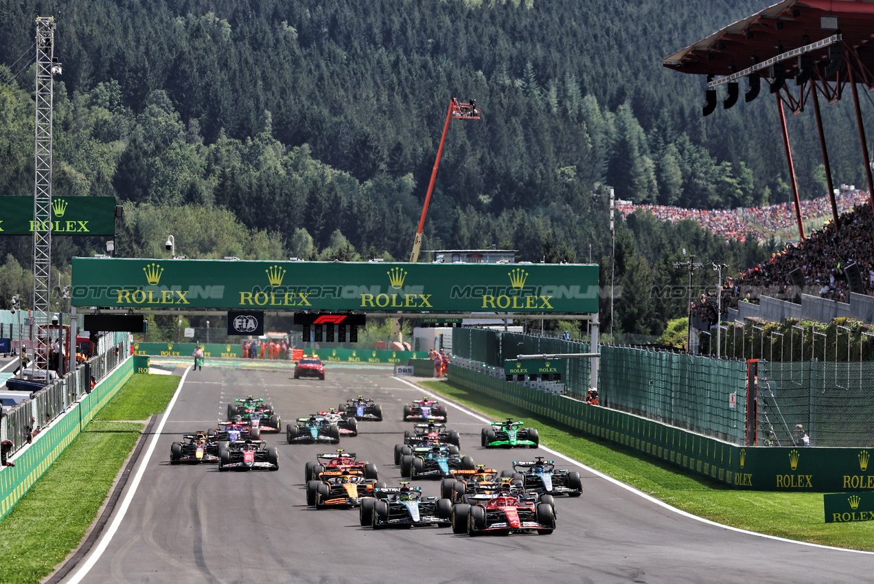 GP BELGIO, Charles Leclerc (MON) Ferrari SF-24 davanti a at the partenza of the race.

28.07.2024. Formula 1 World Championship, Rd 14, Belgian Grand Prix, Spa Francorchamps, Belgium, Gara Day.

- www.xpbimages.com, EMail: requests@xpbimages.com © Copyright: Bearne / XPB Images