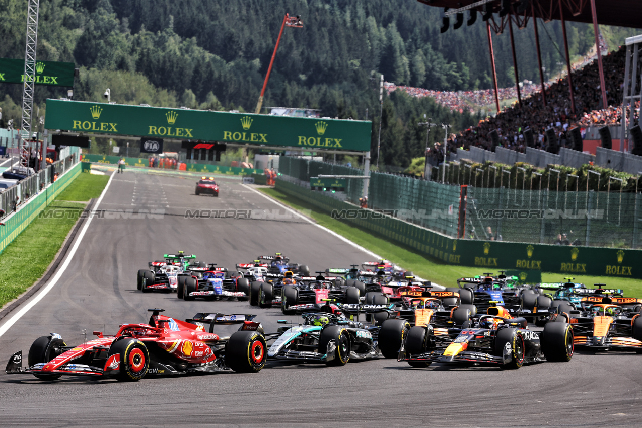 GP BELGIO, Charles Leclerc (MON) Ferrari SF-24 davanti a at the partenza of the race.

28.07.2024. Formula 1 World Championship, Rd 14, Belgian Grand Prix, Spa Francorchamps, Belgium, Gara Day.

- www.xpbimages.com, EMail: requests@xpbimages.com © Copyright: Bearne / XPB Images