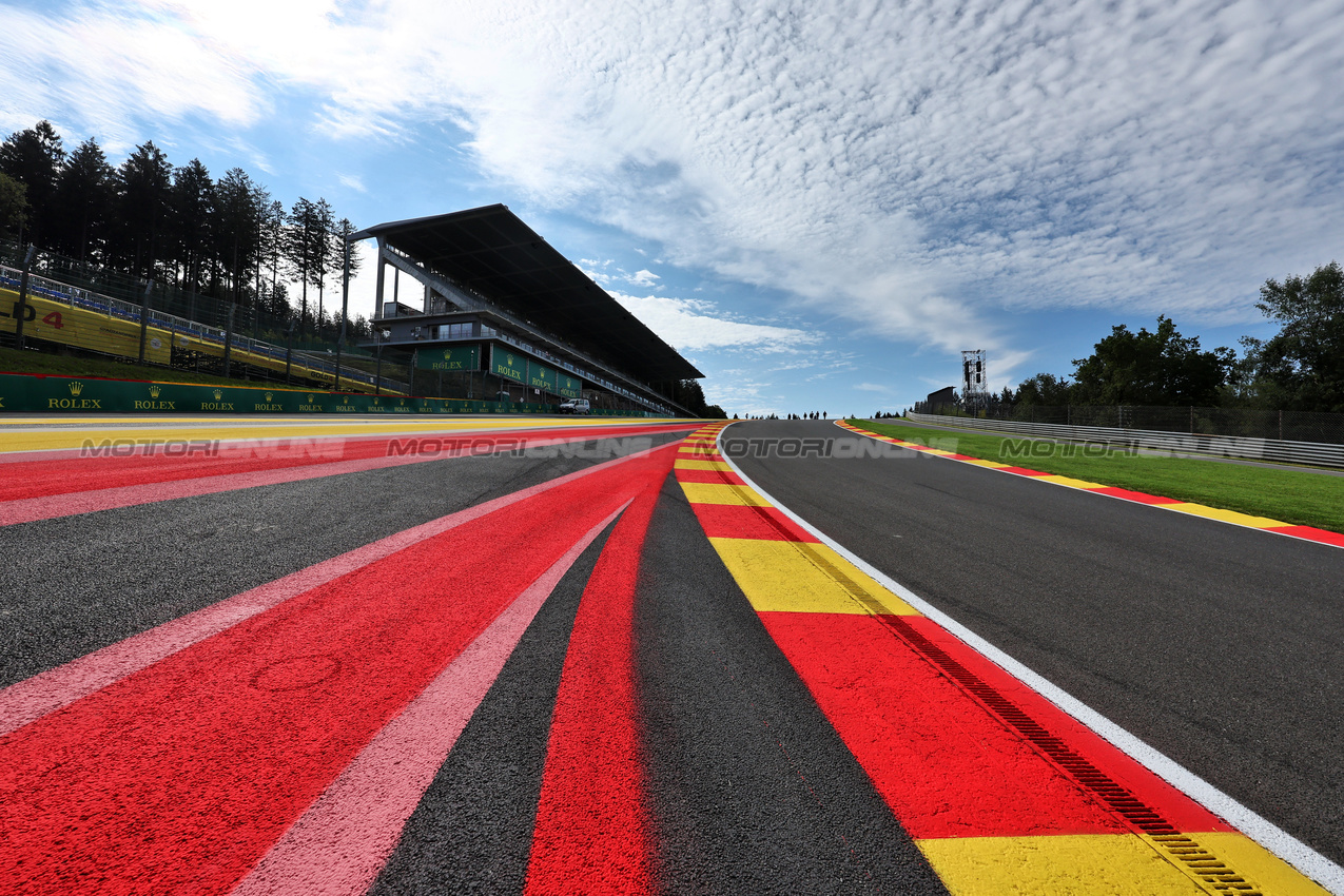 GP BELGIO, Circuit Atmosfera - Eau Rouge.

25.07.2024. Formula 1 World Championship, Rd 14, Belgian Grand Prix, Spa Francorchamps, Belgium, Preparation Day.

- www.xpbimages.com, EMail: requests@xpbimages.com © Copyright: Moy / XPB Images