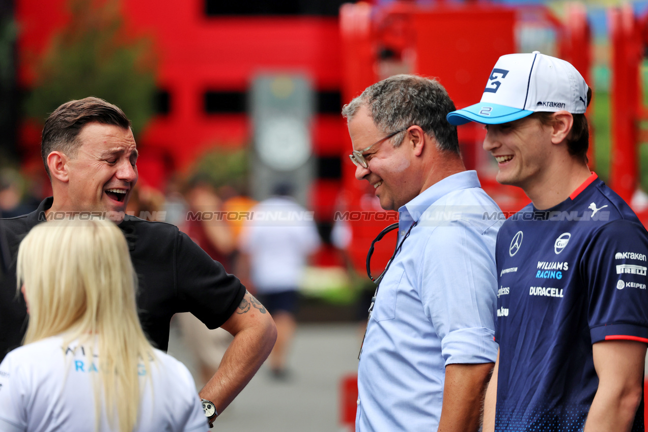 GP BELGIO, (L to R): Will Buxton (GBR) F1 Digital Presenter with Ted Kravitz (GBR) Sky Sports Pitlane Reporter e Logan Sargeant (USA) Williams Racing.

25.07.2024. Formula 1 World Championship, Rd 14, Belgian Grand Prix, Spa Francorchamps, Belgium, Preparation Day.

- www.xpbimages.com, EMail: requests@xpbimages.com © Copyright: Rew / XPB Images