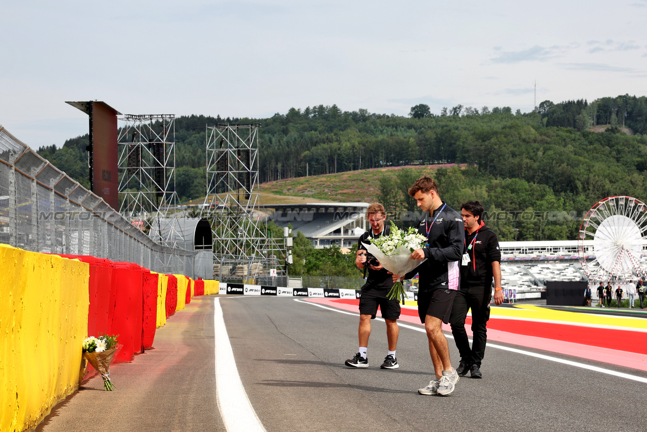 GP BELGIO, Victor Martins (FRA) Alpine Academy Driver pays his respects to Anthoine Hubert.

25.07.2024. Formula 1 World Championship, Rd 14, Belgian Grand Prix, Spa Francorchamps, Belgium, Preparation Day.

- www.xpbimages.com, EMail: requests@xpbimages.com © Copyright: Bearne / XPB Images