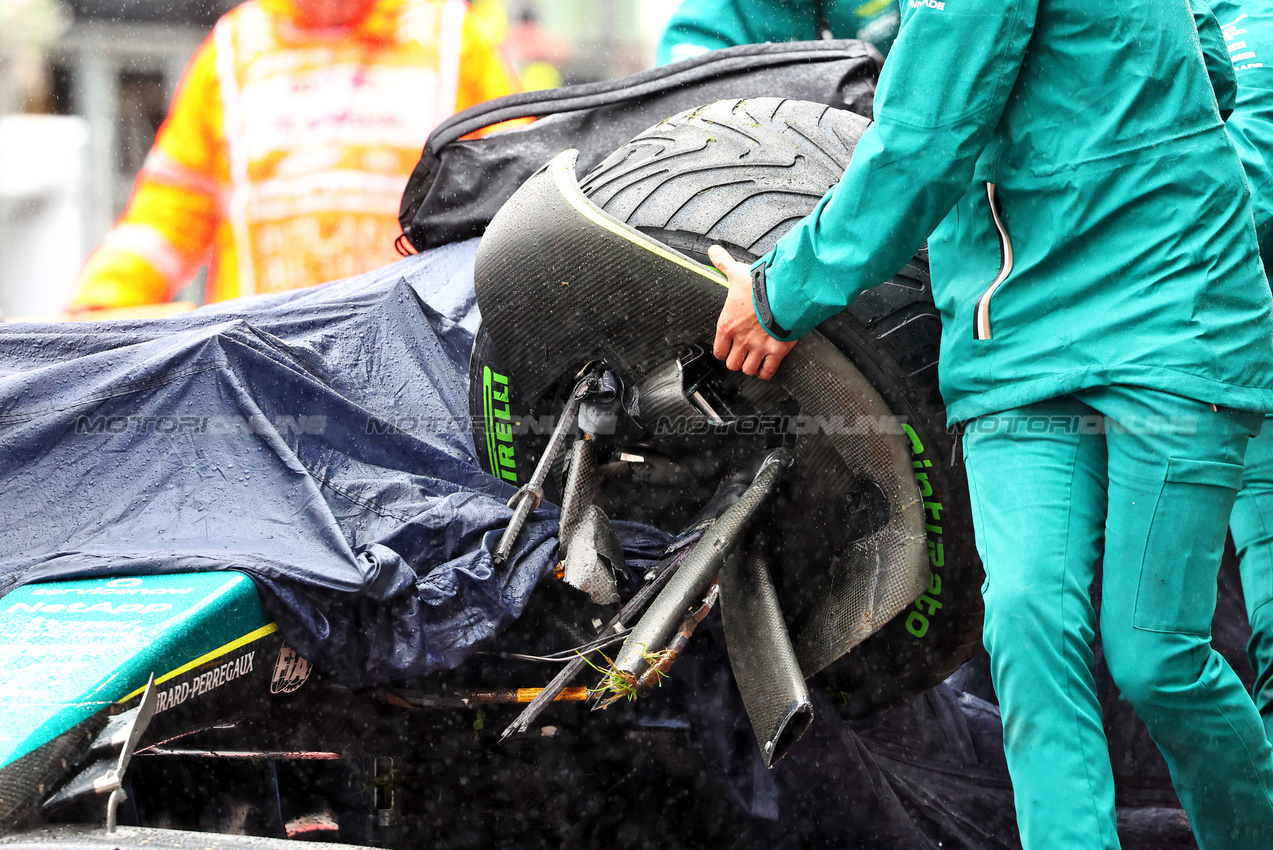 GP BELGIO, The damaged Aston Martin F1 Team AMR24 of Lance Stroll (CDN) is recovered back to the pits after he crashed in the third practice session.

27.07.2024. Formula 1 World Championship, Rd 14, Belgian Grand Prix, Spa Francorchamps, Belgium, Qualifiche Day.

- www.xpbimages.com, EMail: requests@xpbimages.com © Copyright: Charniaux / XPB Images