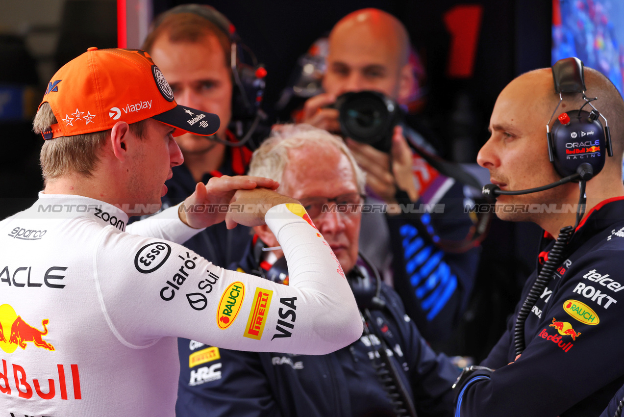 GP BELGIO, (L to R): Max Verstappen (NLD) Red Bull Racing with Dr Helmut Marko (AUT) Red Bull Motorsport Consultant e Gianpiero Lambiase (ITA) Red Bull Racing Engineer.

27.07.2024. Formula 1 World Championship, Rd 14, Belgian Grand Prix, Spa Francorchamps, Belgium, Qualifiche Day.

 - www.xpbimages.com, EMail: requests@xpbimages.com © Copyright: Coates / XPB Images