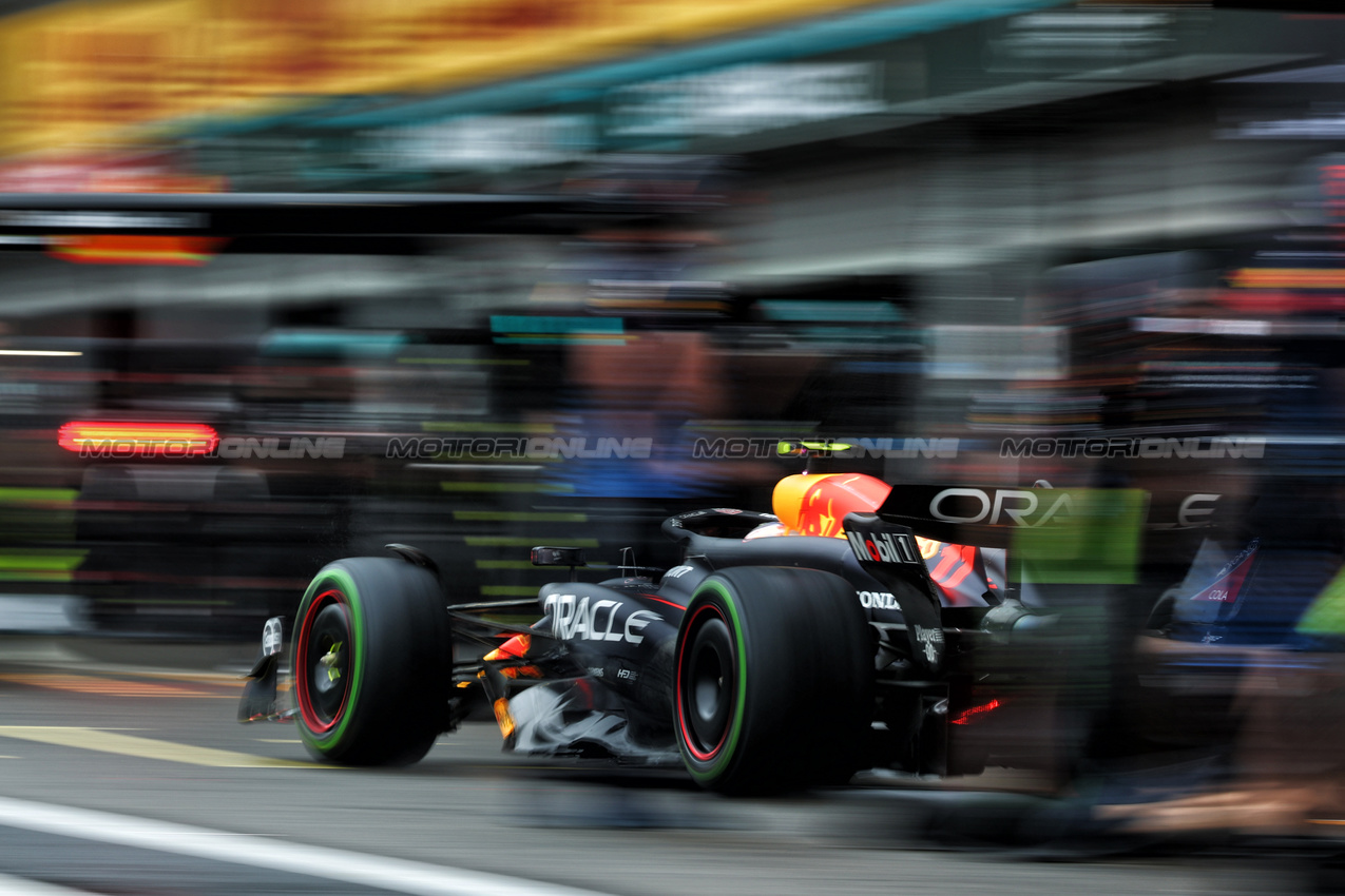 GP BELGIO, Sergio Perez (MEX) Red Bull Racing RB20 in the pits.

27.07.2024. Formula 1 World Championship, Rd 14, Belgian Grand Prix, Spa Francorchamps, Belgium, Qualifiche Day.

- www.xpbimages.com, EMail: requests@xpbimages.com © Copyright: Charniaux / XPB Images