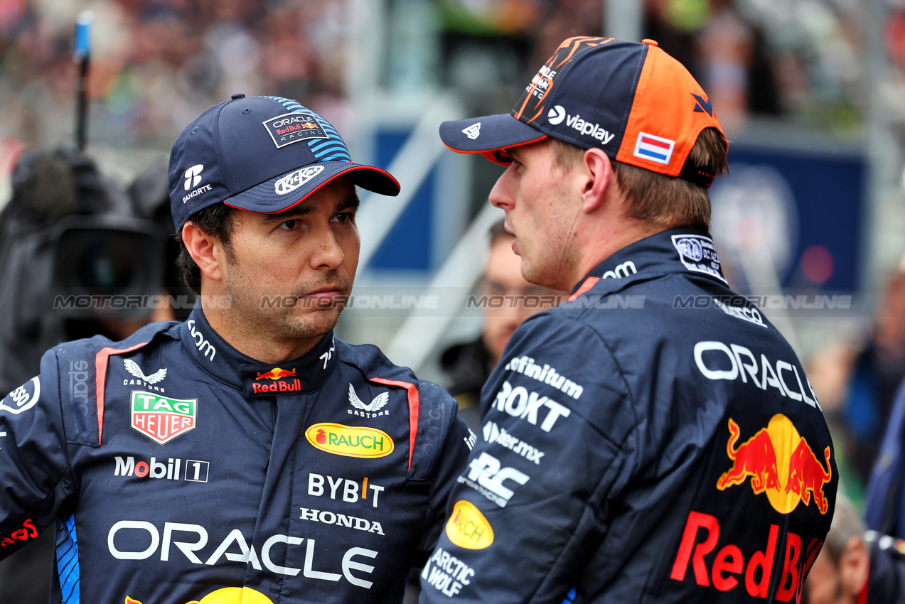 GP BELGIO, (L to R): Sergio Perez (MEX) Red Bull Racing with team mate Max Verstappen (NLD) Red Bull Racing in qualifying parc ferme.

27.07.2024. Formula 1 World Championship, Rd 14, Belgian Grand Prix, Spa Francorchamps, Belgium, Qualifiche Day.

- www.xpbimages.com, EMail: requests@xpbimages.com © Copyright: Moy / XPB Images