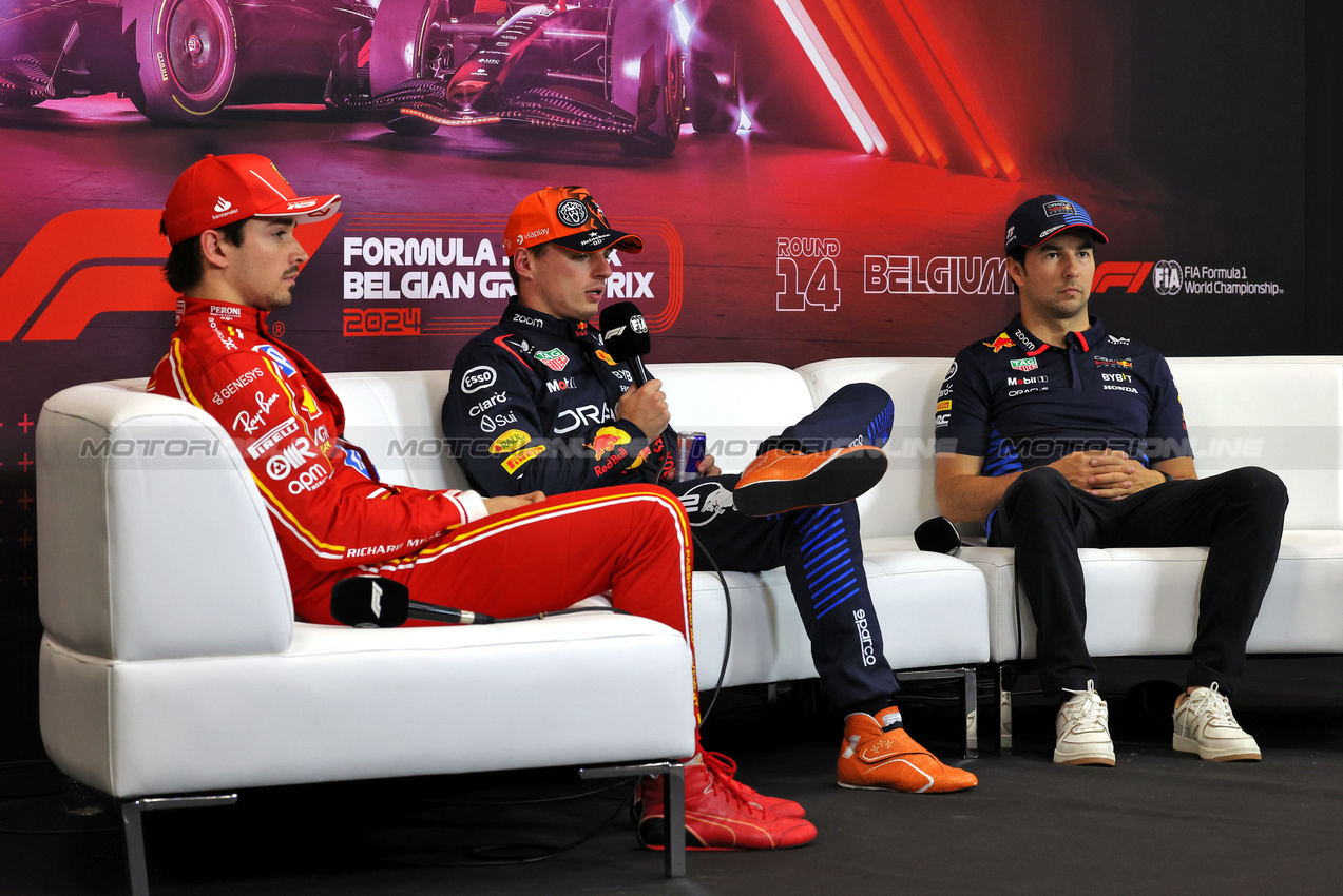 GP BELGIO, (L to R): Charles Leclerc (MON) Ferrari; Max Verstappen (NLD) Red Bull Racing; e Sergio Perez (MEX) Red Bull Racing, in the post qualifying FIA Press Conference.

27.07.2024. Formula 1 World Championship, Rd 14, Belgian Grand Prix, Spa Francorchamps, Belgium, Qualifiche Day.

- www.xpbimages.com, EMail: requests@xpbimages.com © Copyright: Rew / XPB Images