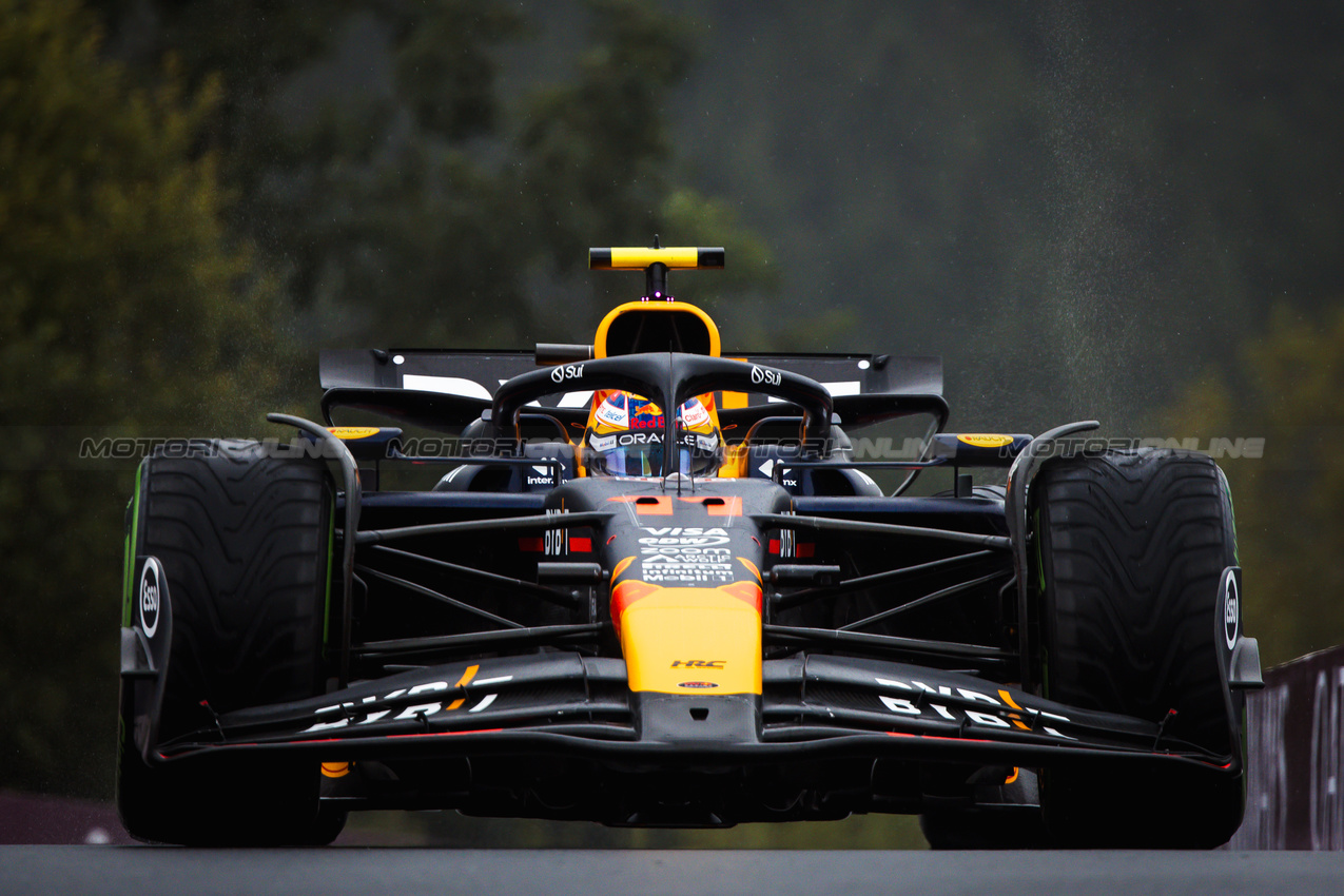 GP BELGIO, Sergio Perez (MEX) Red Bull Racing RB20.

27.07.2024. Formula 1 World Championship, Rd 14, Belgian Grand Prix, Spa Francorchamps, Belgium, Qualifiche Day.

- www.xpbimages.com, EMail: requests@xpbimages.com © Copyright: Bearne / XPB Images