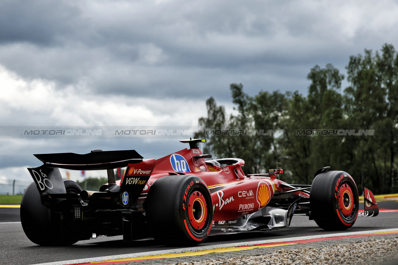 GP BELGIO, Carlos Sainz Jr (ESP) Ferrari SF-24.

26.07.2024. Formula 1 World Championship, Rd 14, Belgian Grand Prix, Spa Francorchamps, Belgium, Practice Day.

- www.xpbimages.com, EMail: requests@xpbimages.com © Copyright: Bearne / XPB Images