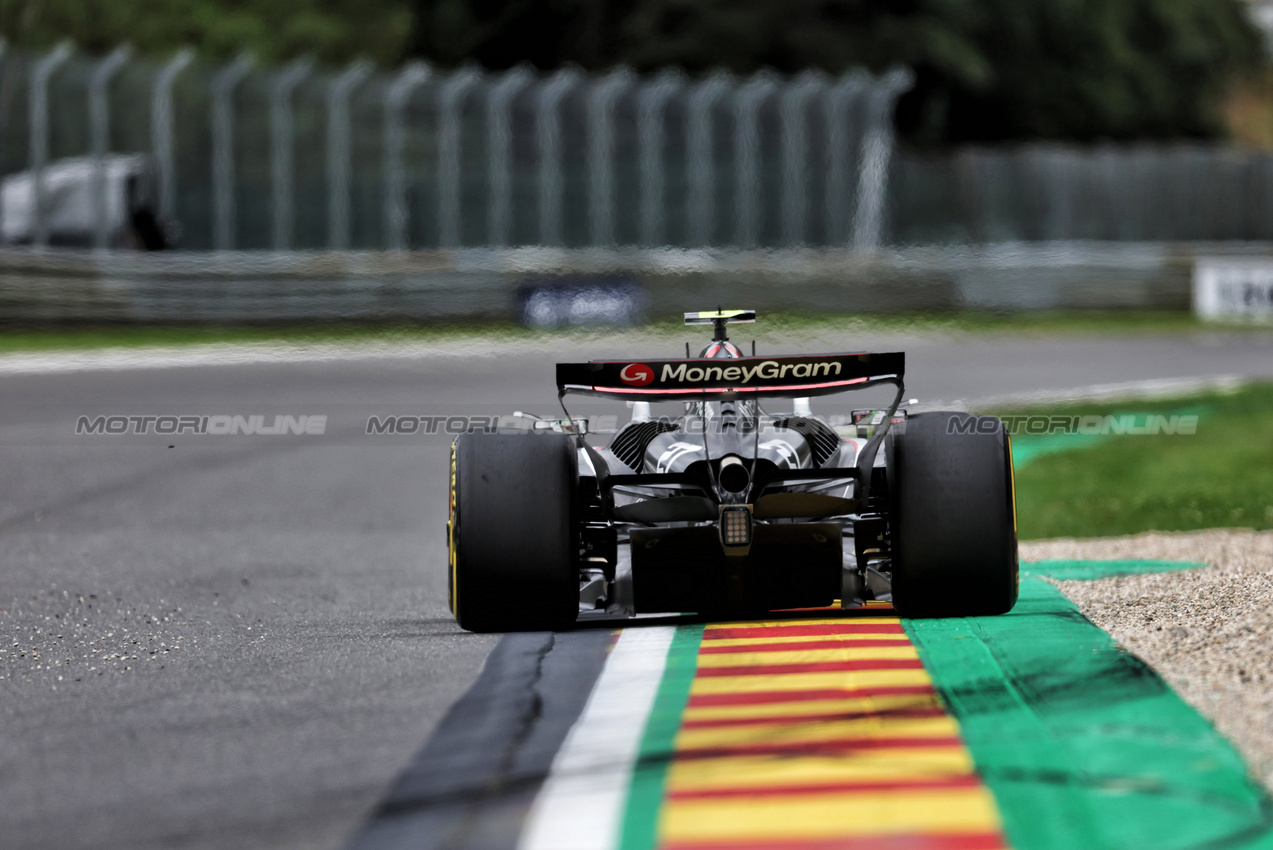 GP BELGIO, Nico Hulkenberg (GER) Haas VF-24.

26.07.2024. Formula 1 World Championship, Rd 14, Belgian Grand Prix, Spa Francorchamps, Belgium, Practice Day.

- www.xpbimages.com, EMail: requests@xpbimages.com © Copyright: Rew / XPB Images