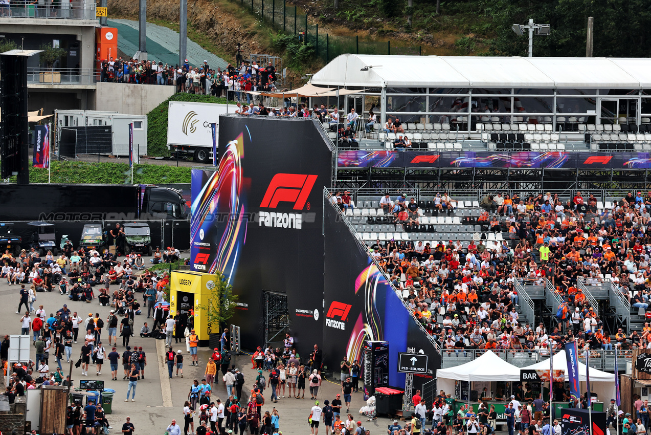 GP BELGIO, Circuit Atmosfera - fans.

26.07.2024. Formula 1 World Championship, Rd 14, Belgian Grand Prix, Spa Francorchamps, Belgium, Practice Day.

- www.xpbimages.com, EMail: requests@xpbimages.com © Copyright: Moy / XPB Images