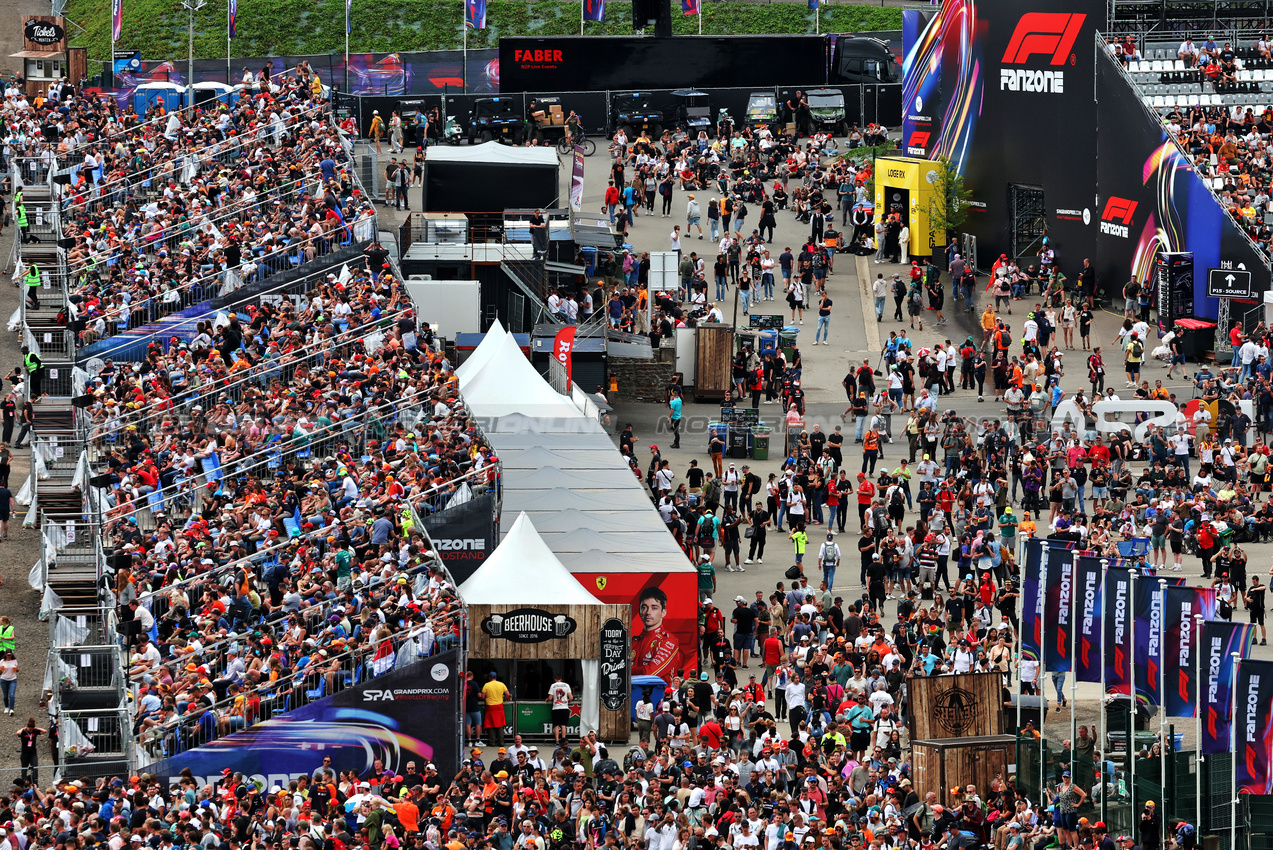 GP BELGIO, Circuit Atmosfera - fans.

26.07.2024. Formula 1 World Championship, Rd 14, Belgian Grand Prix, Spa Francorchamps, Belgium, Practice Day.

- www.xpbimages.com, EMail: requests@xpbimages.com © Copyright: Moy / XPB Images