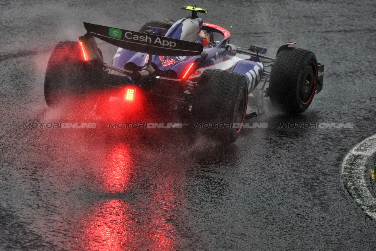 GP BRASILE, Yuki Tsunoda (JPN) RB VCARB 01.

03.11.2024. Formula 1 World Championship, Rd 21, Brazilian Grand Prix, Sao Paulo, Brazil, Gara Day.

 - www.xpbimages.com, EMail: requests@xpbimages.com © Copyright: Coates / XPB Images