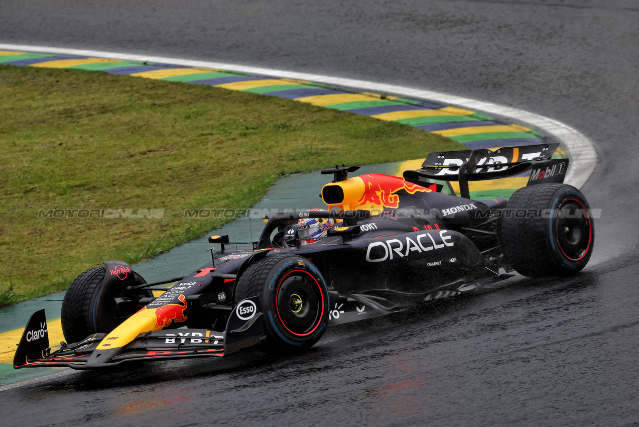 GP BRASILE, Max Verstappen (NLD) Red Bull Racing RB20.

03.11.2024. Formula 1 World Championship, Rd 21, Brazilian Grand Prix, Sao Paulo, Brazil, Gara Day.

 - www.xpbimages.com, EMail: requests@xpbimages.com © Copyright: Coates / XPB Images