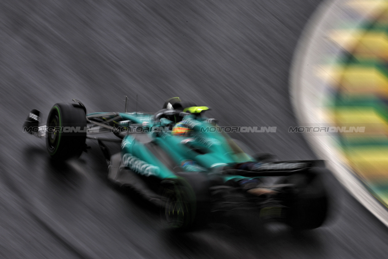 GP BRASILE, Fernando Alonso (ESP) Aston Martin F1 Team AMR24.

03.11.2024. Formula 1 World Championship, Rd 21, Brazilian Grand Prix, Sao Paulo, Brazil, Gara Day.

 - www.xpbimages.com, EMail: requests@xpbimages.com © Copyright: Coates / XPB Images