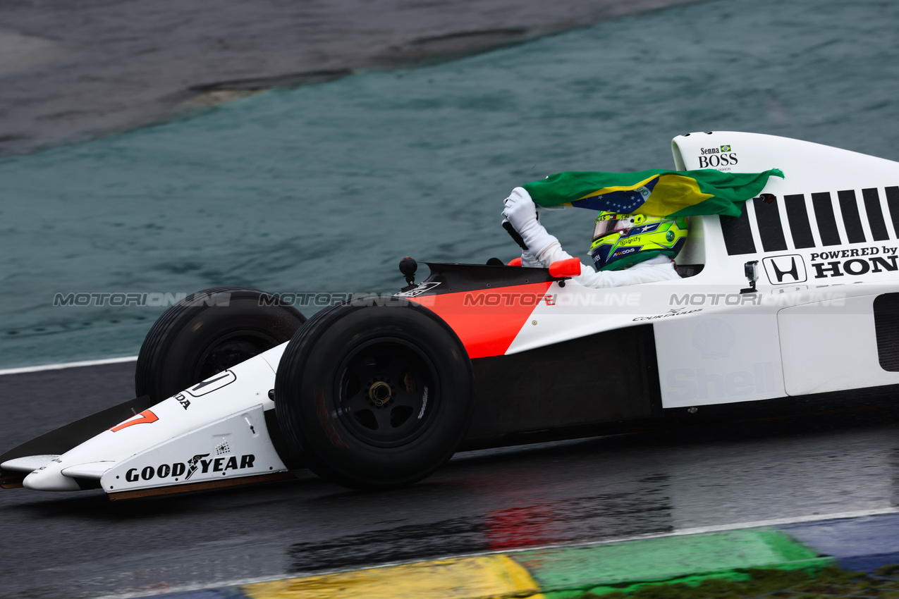 GP BRASILE, Lewis Hamilton drives Ayrton Senna's 1990 title winning car
03.11.2024. Formula 1 World Championship, Rd 21, Brazilian Grand Prix, Sao Paulo, Brazil, Gara Day.
- www.xpbimages.com, EMail: requests@xpbimages.com © Copyright: Charniaux / XPB Images