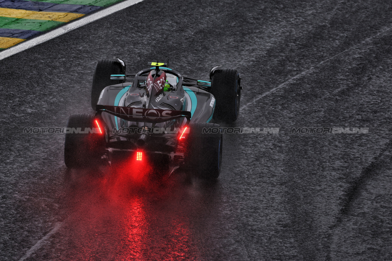 GP BRASILE, Lewis Hamilton (GBR) Mercedes AMG F1 W15.

03.11.2024. Formula 1 World Championship, Rd 21, Brazilian Grand Prix, Sao Paulo, Brazil, Gara Day.

 - www.xpbimages.com, EMail: requests@xpbimages.com © Copyright: Coates / XPB Images