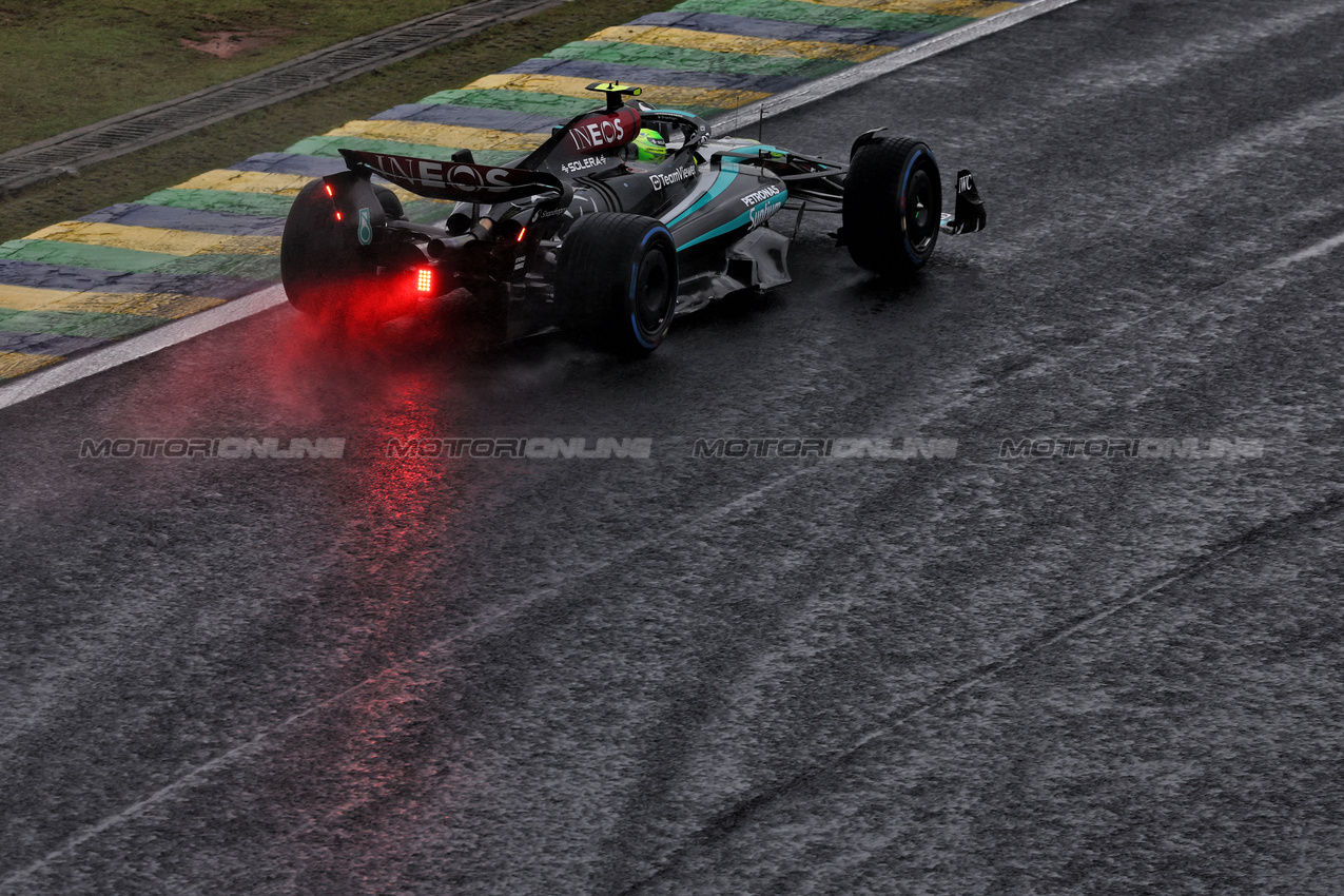 GP BRASILE, Lewis Hamilton (GBR) Mercedes AMG F1 W15.

03.11.2024. Formula 1 World Championship, Rd 21, Brazilian Grand Prix, Sao Paulo, Brazil, Gara Day.

 - www.xpbimages.com, EMail: requests@xpbimages.com © Copyright: Coates / XPB Images