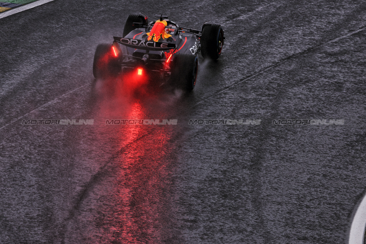 GP BRASILE, Max Verstappen (NLD) Red Bull Racing RB20.

03.11.2024. Formula 1 World Championship, Rd 21, Brazilian Grand Prix, Sao Paulo, Brazil, Gara Day.

 - www.xpbimages.com, EMail: requests@xpbimages.com © Copyright: Coates / XPB Images