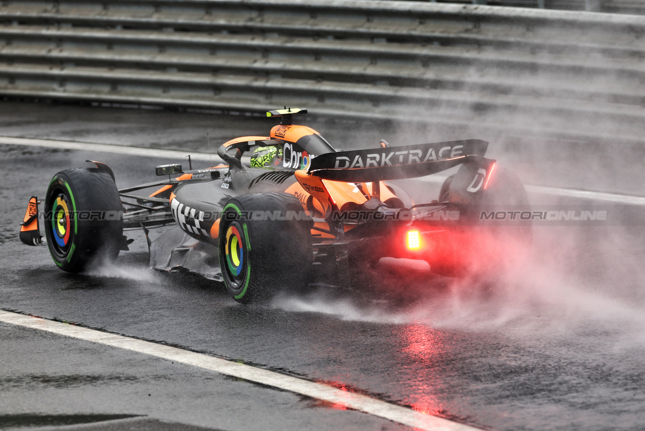 GP BRASILE, Lando Norris (GBR) McLaren MCL38.

03.11.2024. Formula 1 World Championship, Rd 21, Brazilian Grand Prix, Sao Paulo, Brazil, Gara Day.

 - www.xpbimages.com, EMail: requests@xpbimages.com © Copyright: Staley / XPB Images