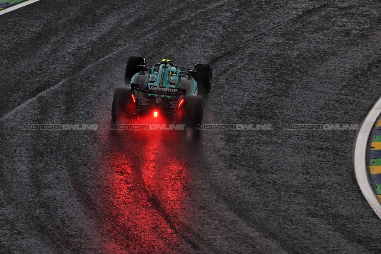 GP BRASILE, Fernando Alonso (ESP) Aston Martin F1 Team AMR24.

03.11.2024. Formula 1 World Championship, Rd 21, Brazilian Grand Prix, Sao Paulo, Brazil, Gara Day.

 - www.xpbimages.com, EMail: requests@xpbimages.com © Copyright: Coates / XPB Images