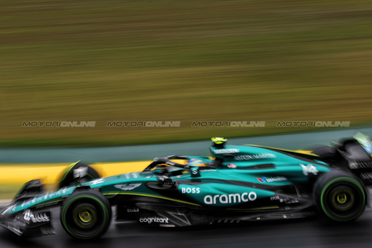 GP BRASILE, Fernando Alonso (ESP) Aston Martin F1 Team AMR24.

03.11.2024. Formula 1 World Championship, Rd 21, Brazilian Grand Prix, Sao Paulo, Brazil, Gara Day.

 - www.xpbimages.com, EMail: requests@xpbimages.com © Copyright: Coates / XPB Images