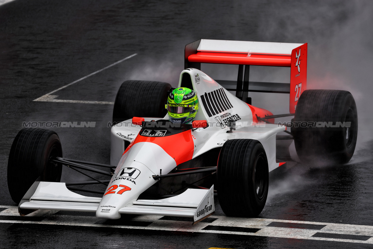 GP BRASILE, Lewis Hamilton (GBR) Mercedes AMG F1 in the McLaren MP4/5B - demonstration run.

03.11.2024. Formula 1 World Championship, Rd 21, Brazilian Grand Prix, Sao Paulo, Brazil, Gara Day.

 - www.xpbimages.com, EMail: requests@xpbimages.com © Copyright: Coates / XPB Images