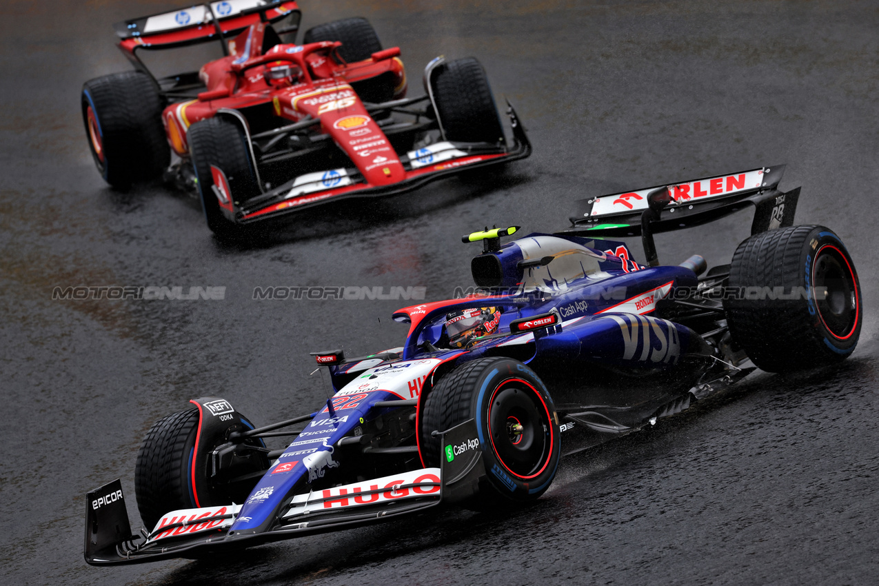 GP BRASILE, Yuki Tsunoda (JPN) RB VCARB 01.

03.11.2024. Formula 1 World Championship, Rd 21, Brazilian Grand Prix, Sao Paulo, Brazil, Gara Day.

 - www.xpbimages.com, EMail: requests@xpbimages.com © Copyright: Coates / XPB Images