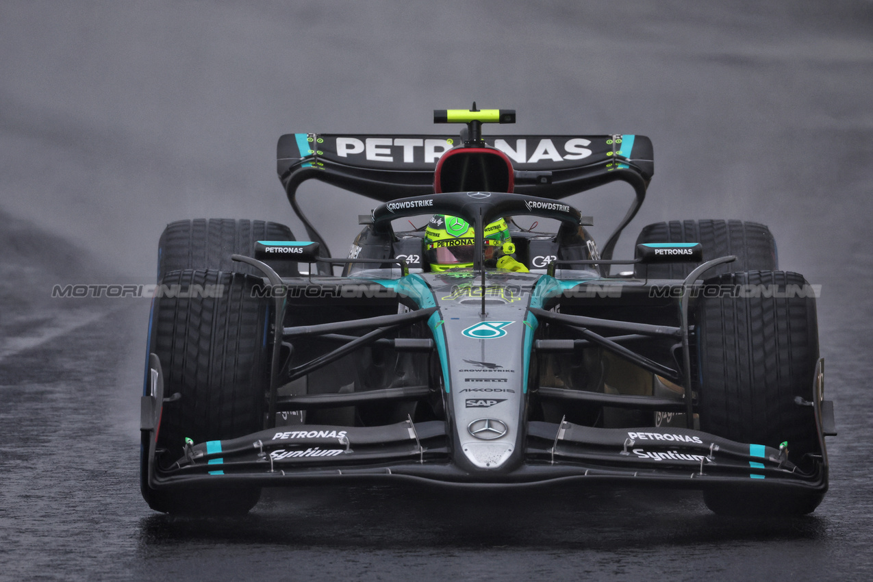 GP BRASILE, Lewis Hamilton (GBR) Mercedes AMG F1 W15.

03.11.2024. Formula 1 World Championship, Rd 21, Brazilian Grand Prix, Sao Paulo, Brazil, Gara Day.

 - www.xpbimages.com, EMail: requests@xpbimages.com © Copyright: Coates / XPB Images