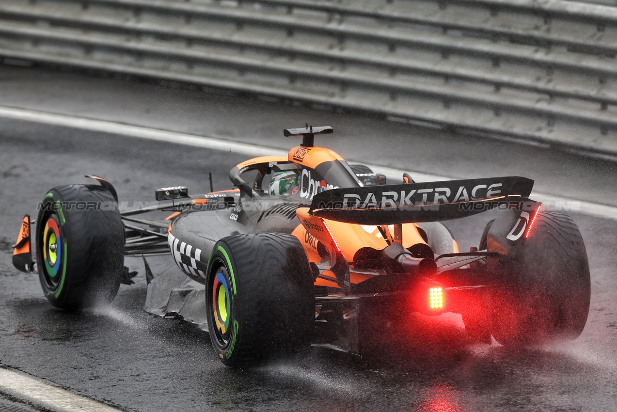 GP BRASILE, Oscar Piastri (AUS) McLaren MCL38.

03.11.2024. Formula 1 World Championship, Rd 21, Brazilian Grand Prix, Sao Paulo, Brazil, Gara Day.

 - www.xpbimages.com, EMail: requests@xpbimages.com © Copyright: Staley / XPB Images