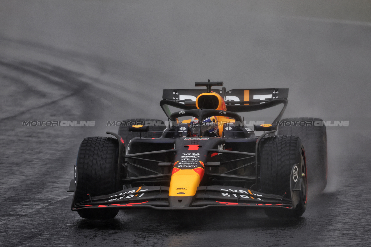 GP BRASILE, Max Verstappen (NLD) Red Bull Racing RB20.

03.11.2024. Formula 1 World Championship, Rd 21, Brazilian Grand Prix, Sao Paulo, Brazil, Gara Day.

 - www.xpbimages.com, EMail: requests@xpbimages.com © Copyright: Coates / XPB Images