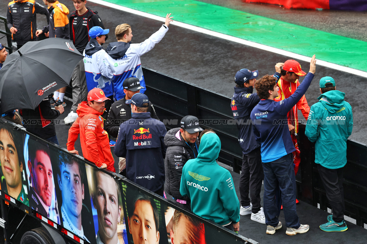 GP BRASILE, Drivers' Parade.

03.11.2024. Formula 1 World Championship, Rd 21, Brazilian Grand Prix, Sao Paulo, Brazil, Gara Day.

 - www.xpbimages.com, EMail: requests@xpbimages.com © Copyright: Coates / XPB Images