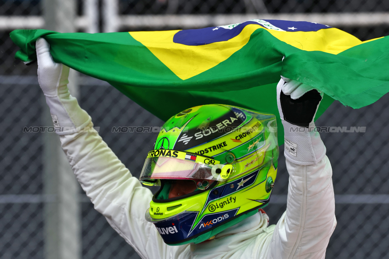 GP BRASILE, Lewis Hamilton (GBR) Mercedes AMG F1 in the McLaren MP4/5B - demonstration run.

03.11.2024. Formula 1 World Championship, Rd 21, Brazilian Grand Prix, Sao Paulo, Brazil, Gara Day.

 - www.xpbimages.com, EMail: requests@xpbimages.com © Copyright: Coates / XPB Images