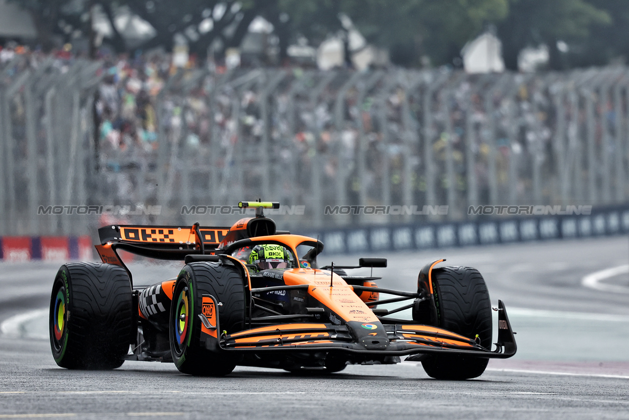 GP BRASILE, Lando Norris (GBR) McLaren MCL38.

03.11.2024. Formula 1 World Championship, Rd 21, Brazilian Grand Prix, Sao Paulo, Brazil, Gara Day.

- www.xpbimages.com, EMail: requests@xpbimages.com © Copyright: Charniaux / XPB Images