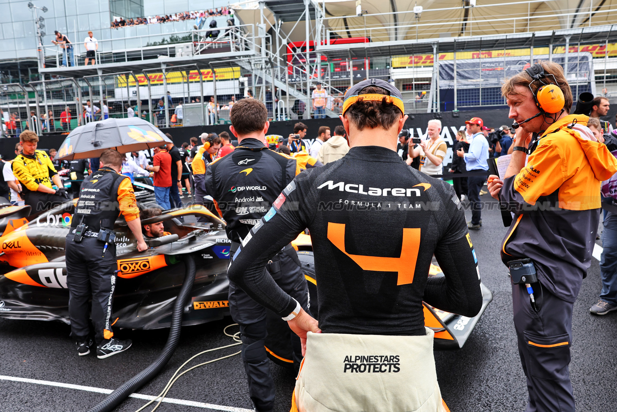 GP BRASILE, Lando Norris (GBR) McLaren MCL38 on the grid.

03.11.2024. Formula 1 World Championship, Rd 21, Brazilian Grand Prix, Sao Paulo, Brazil, Gara Day.

- www.xpbimages.com, EMail: requests@xpbimages.com © Copyright: Batchelor / XPB Images