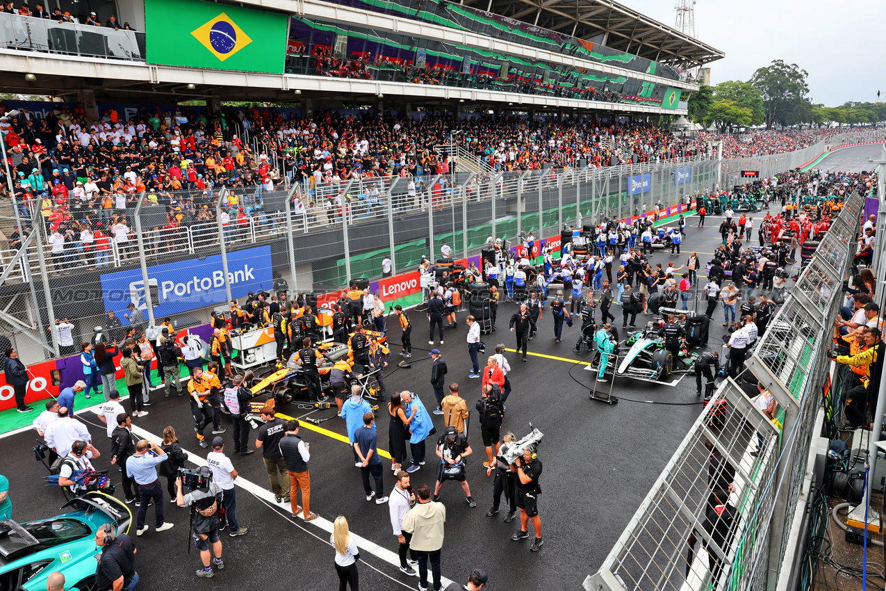 GP BRASILE, The grid before the partenza of the race.

03.11.2024. Formula 1 World Championship, Rd 21, Brazilian Grand Prix, Sao Paulo, Brazil, Gara Day.

- www.xpbimages.com, EMail: requests@xpbimages.com © Copyright: Batchelor / XPB Images