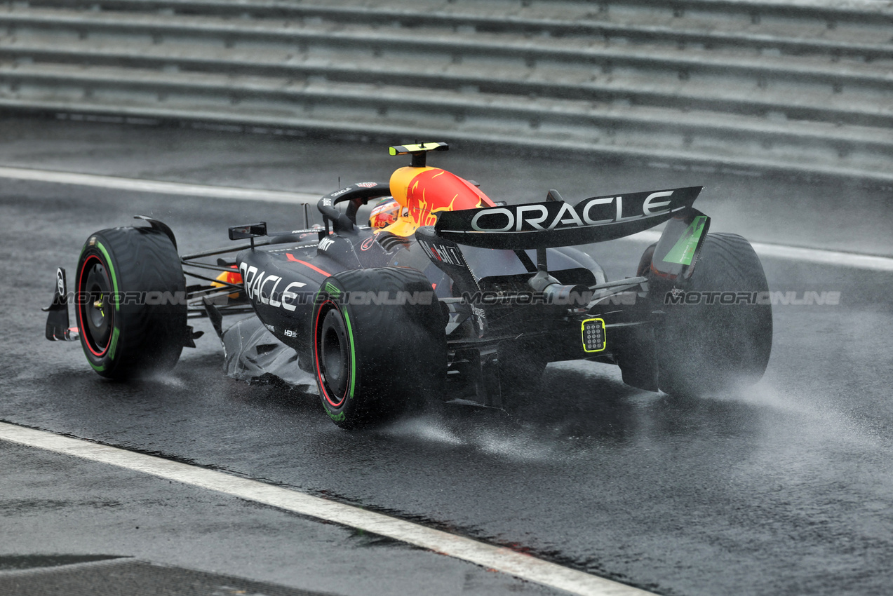 GP BRASILE, Sergio Perez (MEX) Red Bull Racing RB20.

03.11.2024. Formula 1 World Championship, Rd 21, Brazilian Grand Prix, Sao Paulo, Brazil, Gara Day.

 - www.xpbimages.com, EMail: requests@xpbimages.com © Copyright: Staley / XPB Images