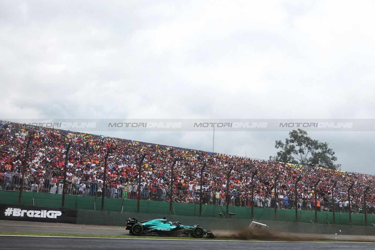 GP BRASILE, Lance Stroll (CDN) Aston Martin F1 Team AMR24 crashes on the formation lap.

03.11.2024. Formula 1 World Championship, Rd 21, Brazilian Grand Prix, Sao Paulo, Brazil, Gara Day.

 - www.xpbimages.com, EMail: requests@xpbimages.com © Copyright: Coates / XPB Images