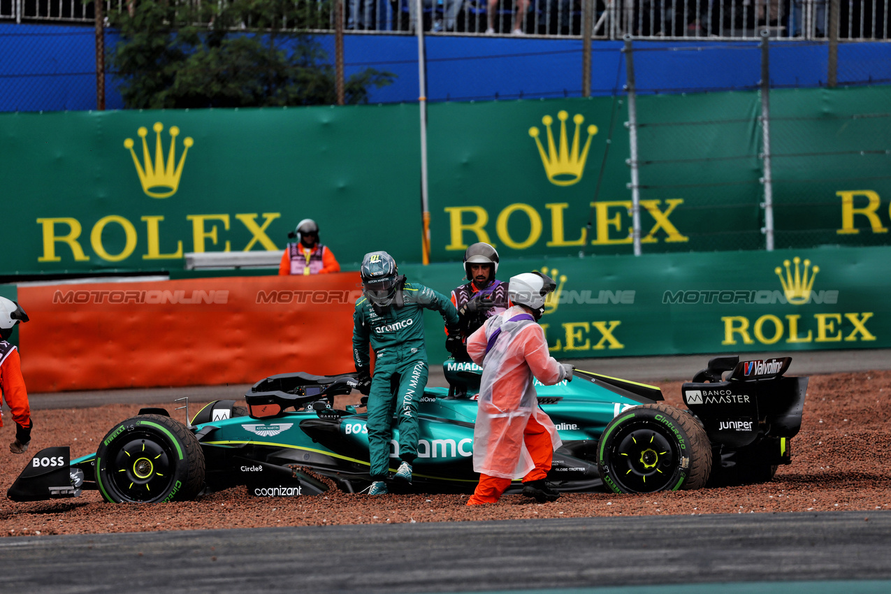 GP BRASILE, Lance Stroll (CDN) Aston Martin F1 Team AMR24 crashed on the formation lap.

03.11.2024. Formula 1 World Championship, Rd 21, Brazilian Grand Prix, Sao Paulo, Brazil, Gara Day.

 - www.xpbimages.com, EMail: requests@xpbimages.com © Copyright: Coates / XPB Images