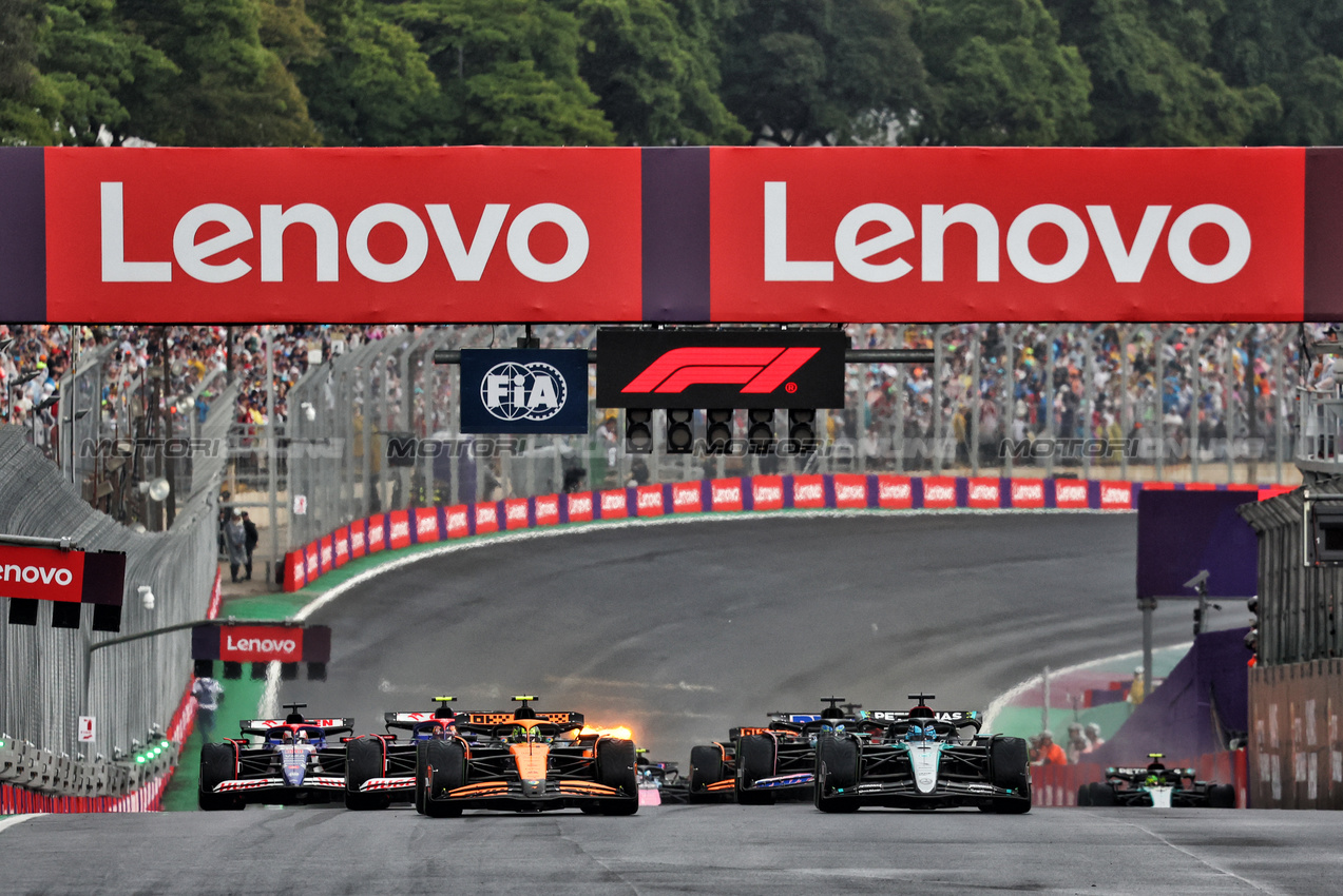 GP BRASILE, Lando Norris (GBR) McLaren MCL38 e George Russell (GBR) Mercedes AMG F1 W15 lead at the partenza of the race.

03.11.2024. Formula 1 World Championship, Rd 21, Brazilian Grand Prix, Sao Paulo, Brazil, Gara Day.

- www.xpbimages.com, EMail: requests@xpbimages.com © Copyright: Charniaux / XPB Images