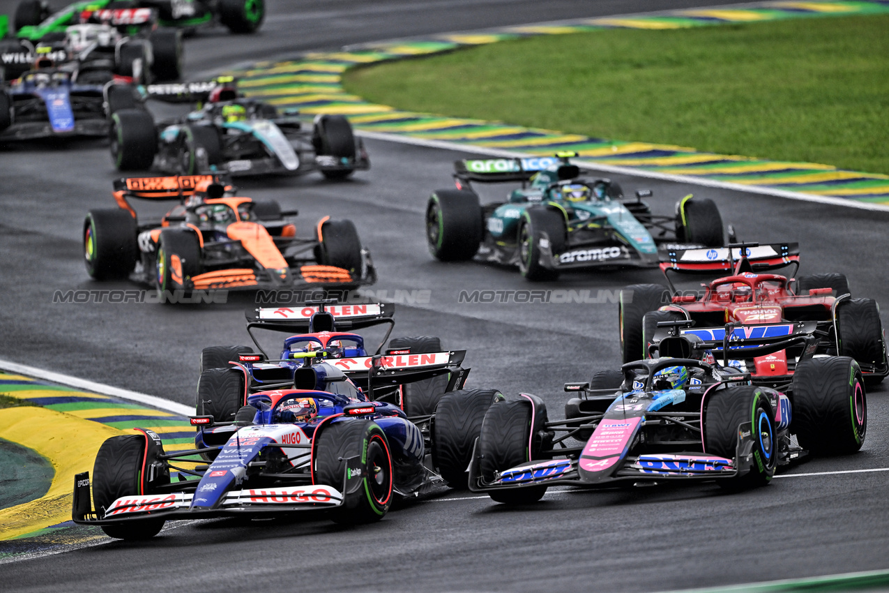 GP BRASILE, (L to R): Yuki Tsunoda (JPN) RB VCARB 01 e Esteban Ocon (FRA) Alpine F1 Team A524 at the partenza of the race.

03.11.2024. Formula 1 World Championship, Rd 21, Brazilian Grand Prix, Sao Paulo, Brazil, Gara Day.

- www.xpbimages.com, EMail: requests@xpbimages.com © Copyright: Price / XPB Images