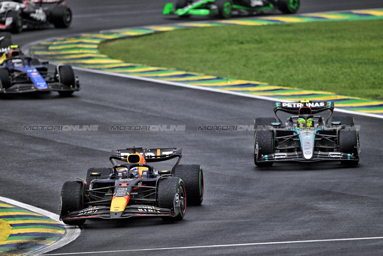 GP BRASILE, Max Verstappen (NLD) Red Bull Racing RB20.

03.11.2024. Formula 1 World Championship, Rd 21, Brazilian Grand Prix, Sao Paulo, Brazil, Gara Day.

- www.xpbimages.com, EMail: requests@xpbimages.com © Copyright: Price / XPB Images