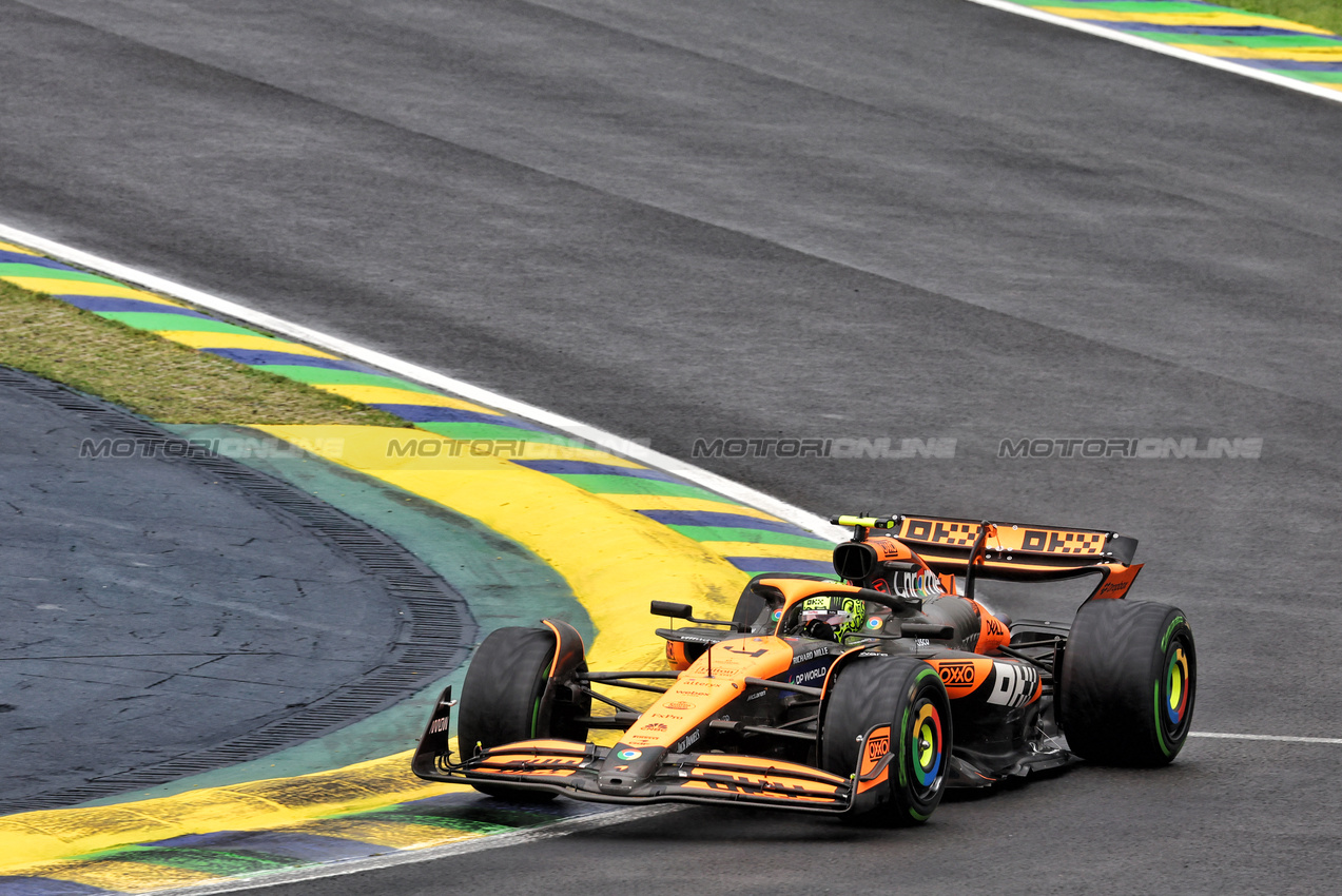 GP BRASILE, Lando Norris (GBR) McLaren MCL38.

03.11.2024. Formula 1 World Championship, Rd 21, Brazilian Grand Prix, Sao Paulo, Brazil, Gara Day.

- www.xpbimages.com, EMail: requests@xpbimages.com © Copyright: Batchelor / XPB Images