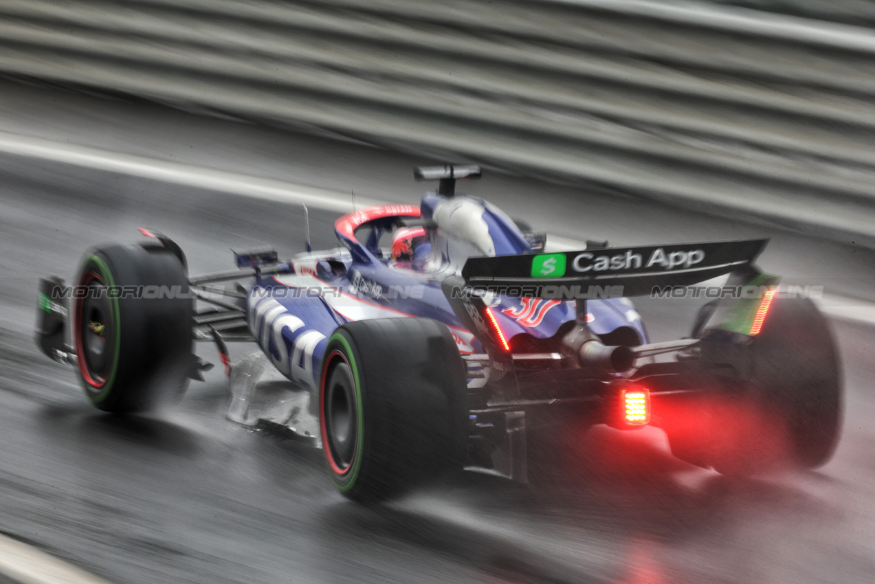 GP BRASILE, Liam Lawson (NZL) RB VCARB 01.

03.11.2024. Formula 1 World Championship, Rd 21, Brazilian Grand Prix, Sao Paulo, Brazil, Gara Day.

 - www.xpbimages.com, EMail: requests@xpbimages.com © Copyright: Staley / XPB Images